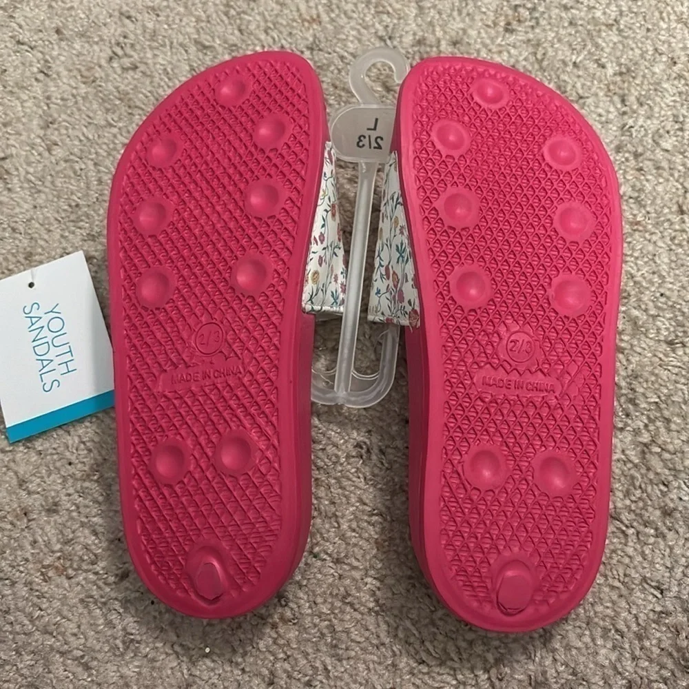 🛍️NWT FUSIA FLORAL SLIDES SIZE 2-3 Little Girls)